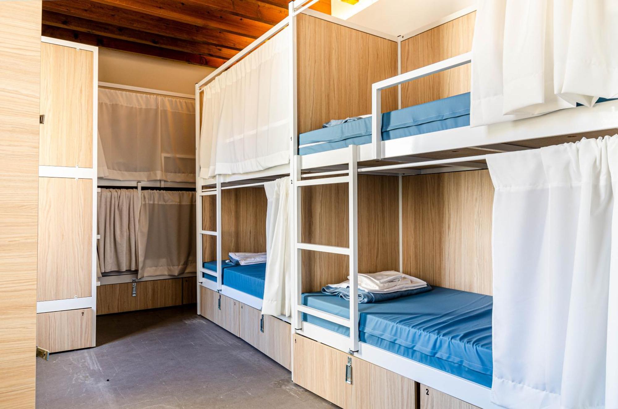 Bed in 16 -Bed Mixed Dormitory Room